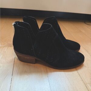 Vince Camuto Prasata Black Booties